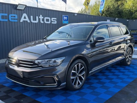 2022 Volkswagen Passat - photo 2