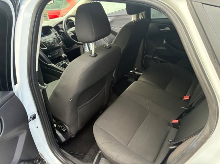 2015 Ford Focus - photo 18