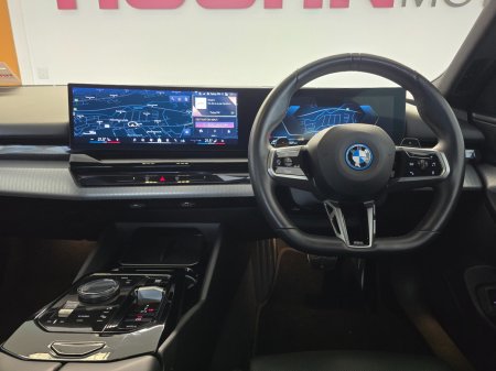 2025 BMW 5-Series - photo 7