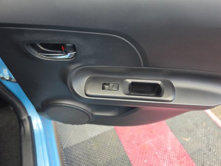 2015 Toyota Aqua - photo 16