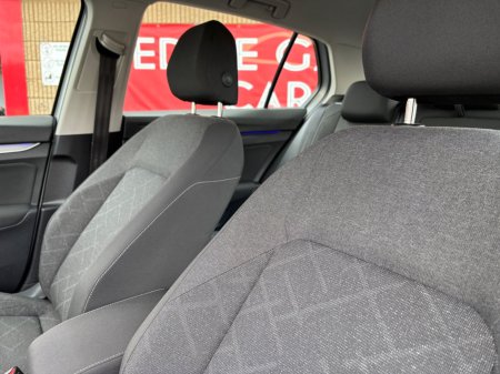 2021 Volkswagen Golf - photo 8