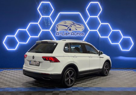 2023 Volkswagen Tiguan - photo 3