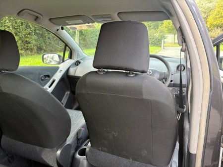 2010 Toyota Yaris - photo 19