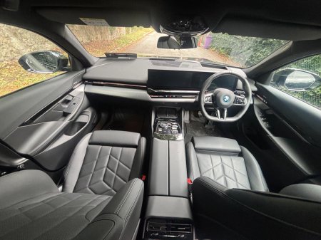 2024 BMW 5-Series - photo 25