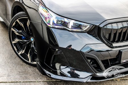 2025 BMW 5-Series - photo 6
