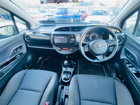 2018 Toyota Vitz - photo 18