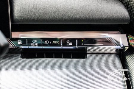2025 BMW 5-Series - photo 31