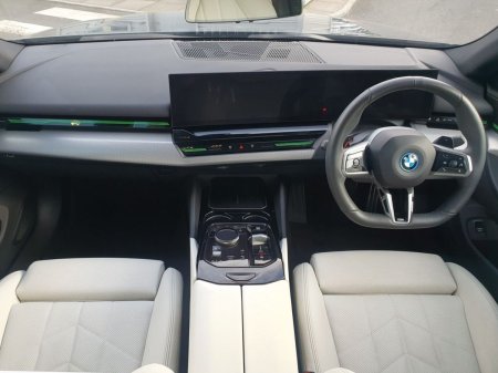 2024 BMW 5-Series - photo 4