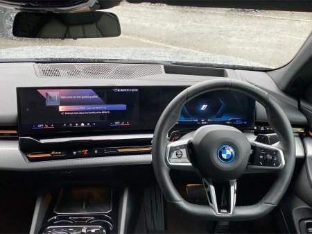 2024 BMW 5-Series - photo 4