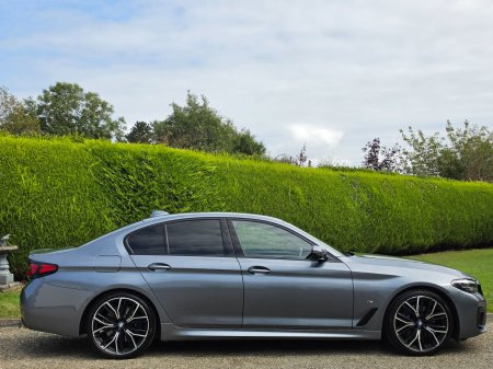 2022 BMW 5-Series - photo 2
