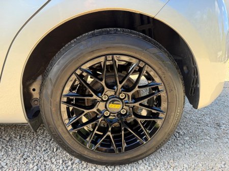 2019 Toyota Vitz - photo 9