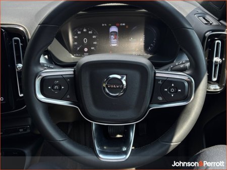 2023 Volvo XC40 - photo 9