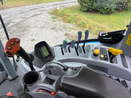 2015 New Holland T7.185 - photo 16