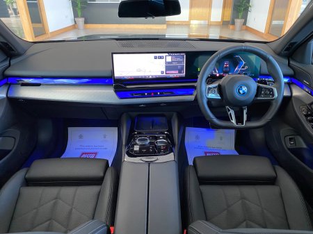 2025 BMW 5-Series - photo 15