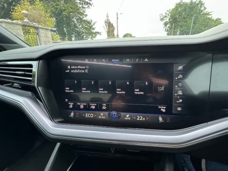 2024 Volkswagen Touareg - photo 25