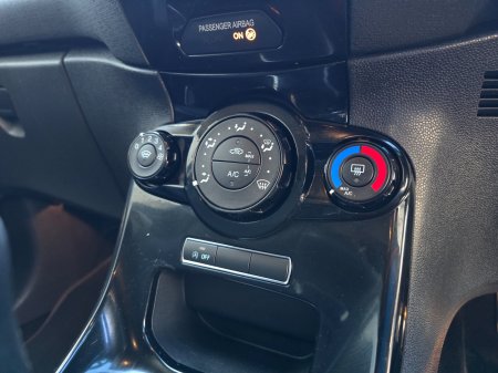 2015 Ford Fiesta - photo 19
