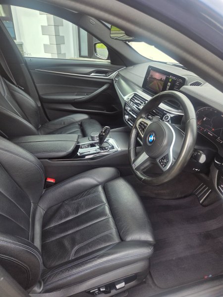 2021 BMW 5-Series - photo 10