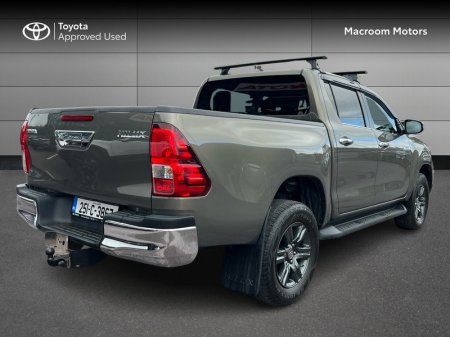 2025 Toyota Hilux - photo 2