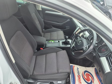 2018 Volkswagen Passat - photo 8