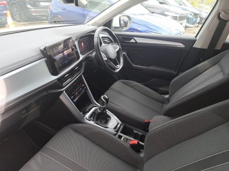 2023 Volkswagen T-Roc - photo 2