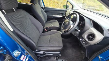 2015 Toyota Vitz - photo 11