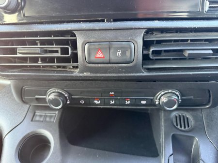 2021 Vauxhall Combo - photo 18