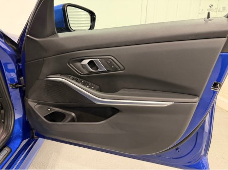 2025 BMW 3-Series - photo 31