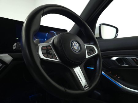 2023 BMW 3-Series - photo 23