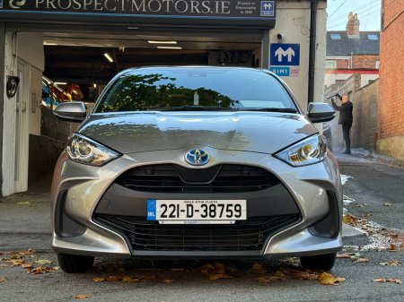 2022 Toyota Yaris - photo 2
