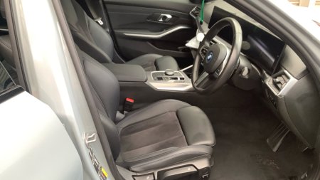 2024 BMW 3-Series - photo 2