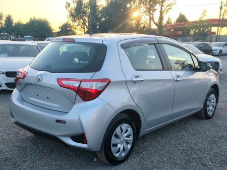 2019 Toyota Vitz - photo 12