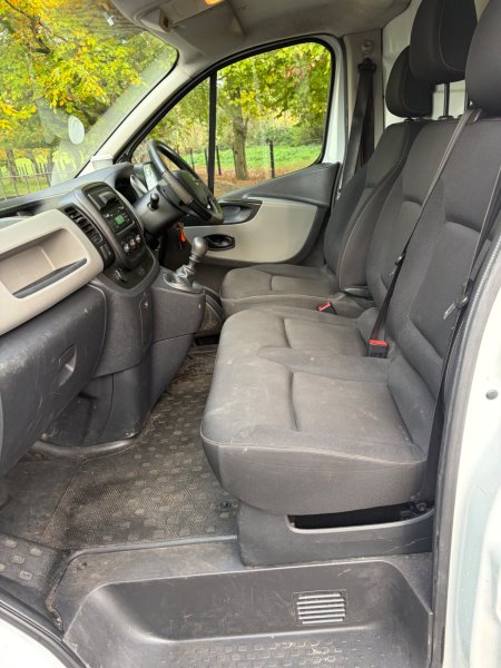 2019 Nissan NV300 - photo 21