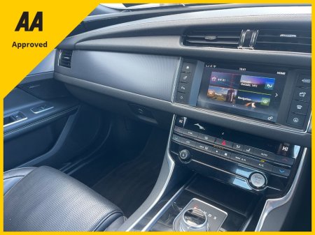 2016 Jaguar XF - photo 3