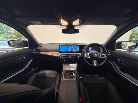 2023 BMW 3-Series - photo 12