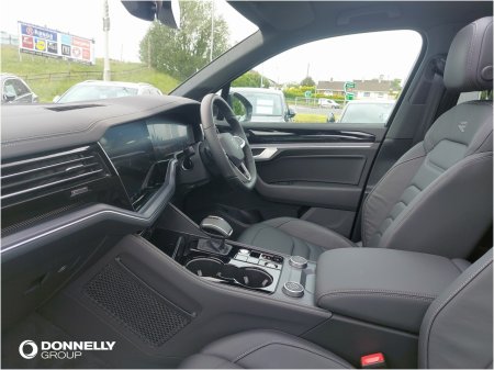 2026 Volkswagen Touareg - photo 2
