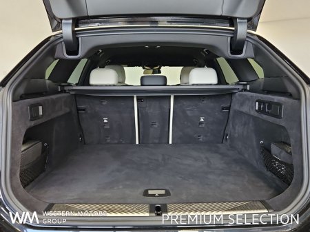 2025 BMW 5-Series - photo 12