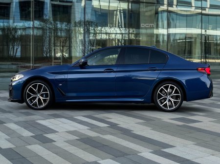 2020 BMW 5-Series - photo 4
