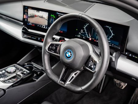 2025 BMW 5-Series - photo 5