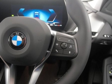 2025 BMW 1-Series - photo 18