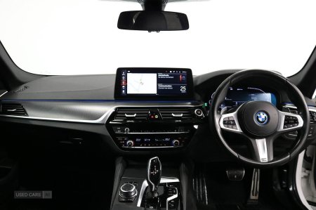 2022 BMW 5-Series - photo 17