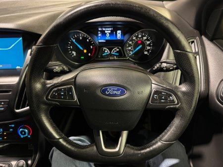 2017 Ford Focus - photo 17