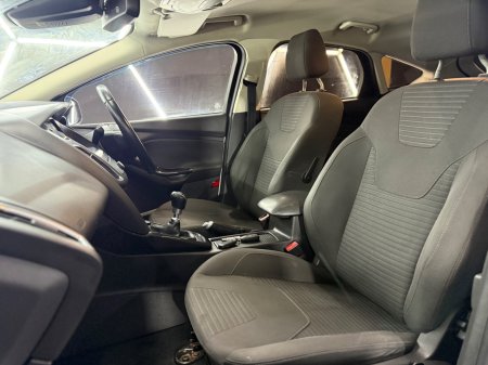 2017 Ford Focus - photo 18