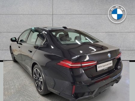 2024 BMW 5-Series - photo 2