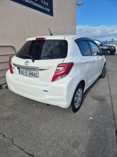 2016 Toyota Vitz - photo 4