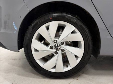 2025 Volkswagen Golf - photo 6