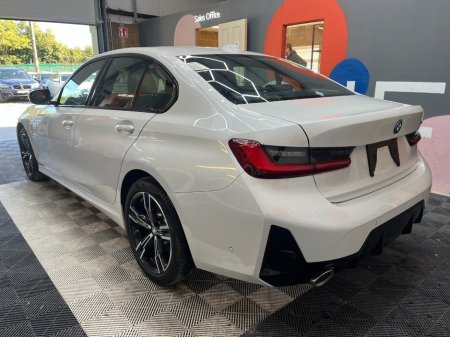 2025 BMW 3-Series - photo 4