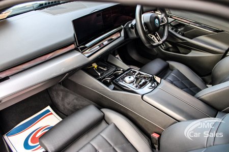 2025 BMW 5-Series - photo 43
