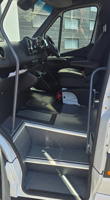 2026 Mercedes-Benz Sprinter 519 Bus 19 Seats + Wheelchair - photo 15