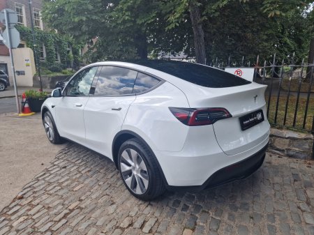 2024 Tesla Model Y - photo 2