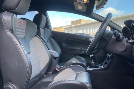 2016 Ford Fiesta - photo 17